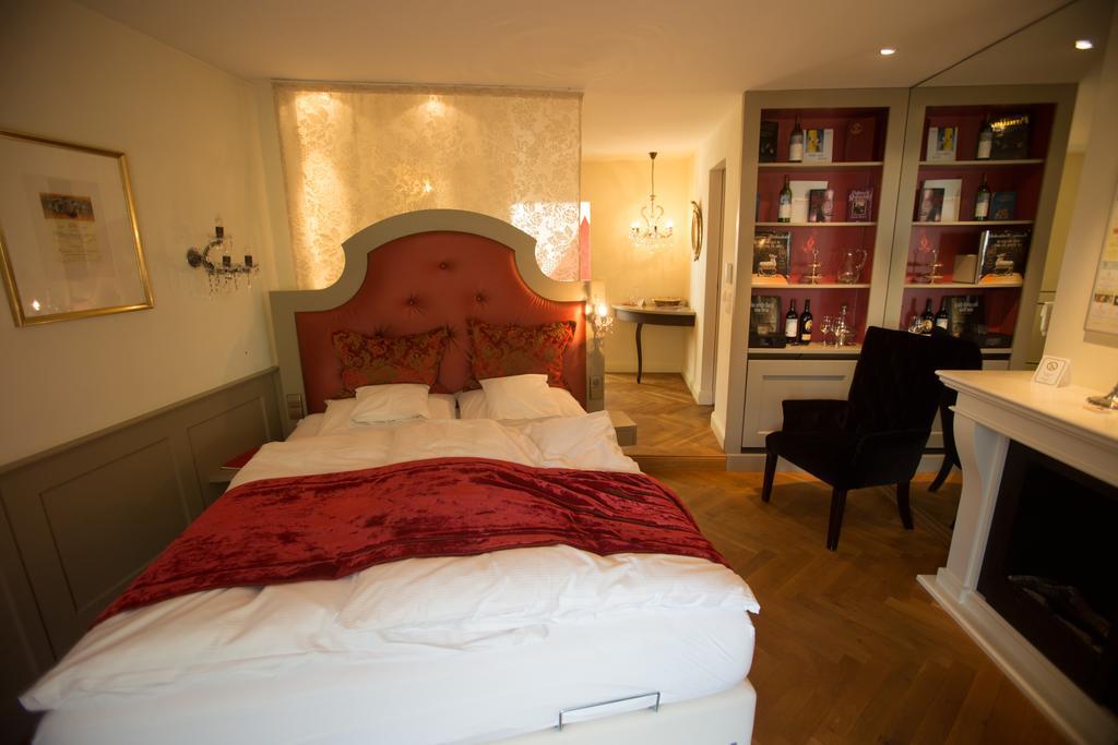 Hotel Heiligenstein บาเดน-บาเดน ภายนอก รูปภาพ